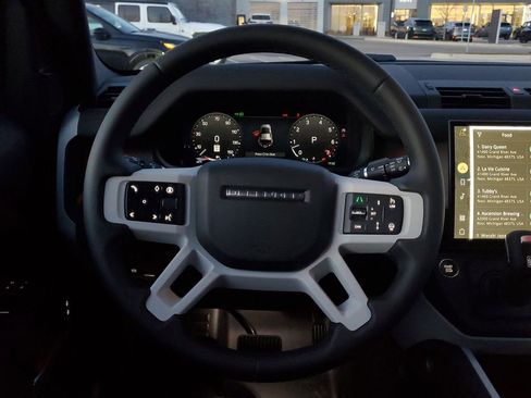 Used 2026 Land Rover Defender 110 X-Dynamic SE image 34