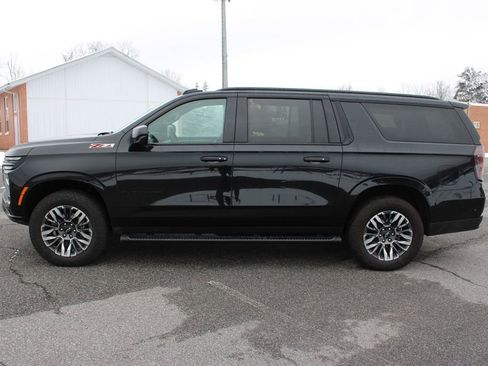 Used 2025 Chevrolet Suburban Z71 image 6