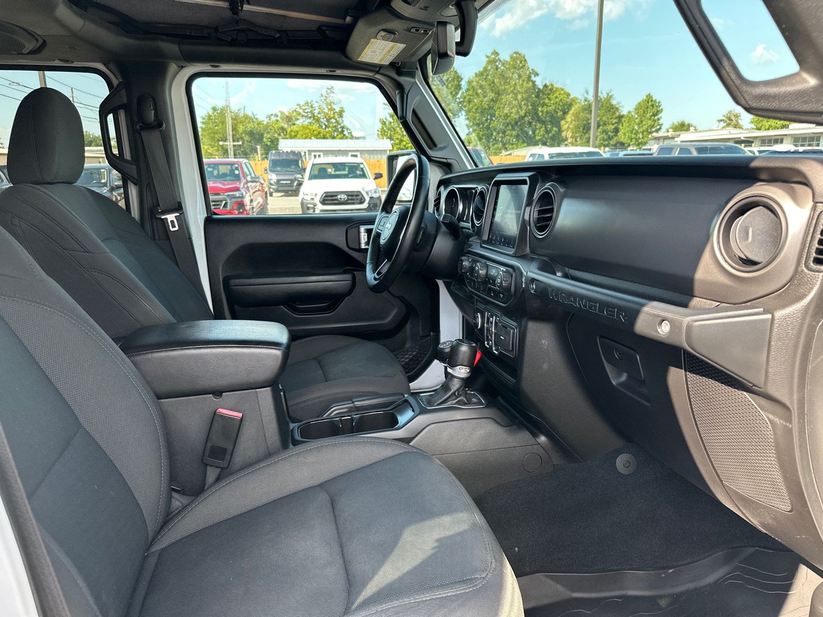 Used 2022 Jeep Wrangler Unlimited Sport AWD/4WD image 19