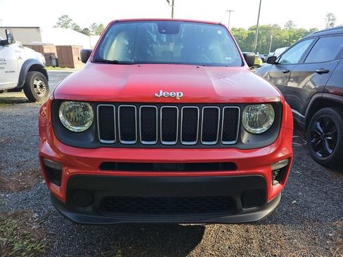 Used 2023 Jeep Renegade Latitude AWD/4WD image 3