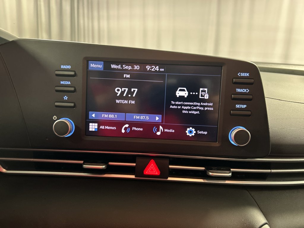 Used 2025 Hyundai Elantra SE FWD image 15