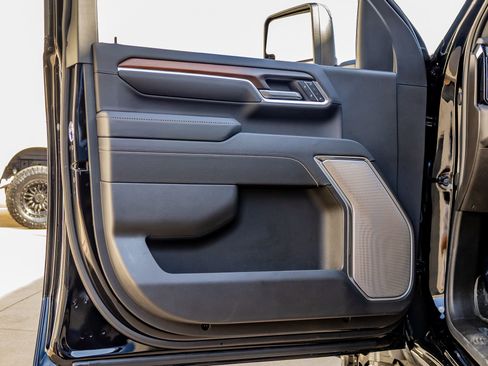 Used 2025 GMC Sierra 3500 Denali w/ Technology Package image 36