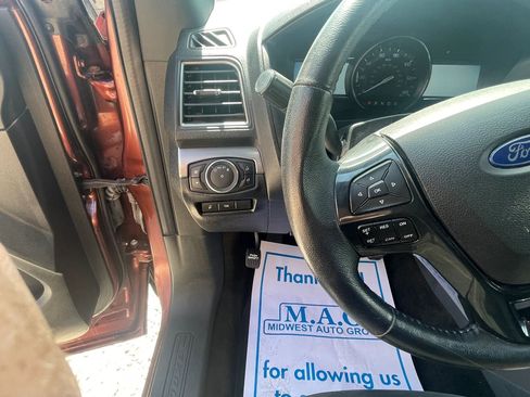 Used 2018 Ford Explorer XLT w/ Equipment Group 202A AWD/4WD image 18