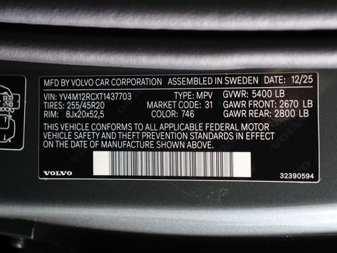 New 2026 Volvo XC60 B5 Plus w/ Climate Package PRO image 17