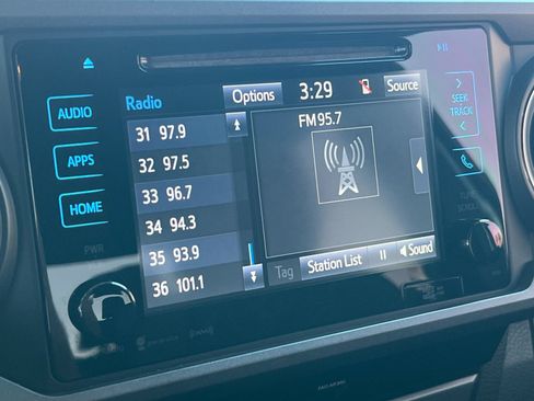Used 2018 Toyota Tacoma TRD Sport w/ Technology Package RWD image 16