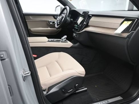 Certified 2026 Volvo XC90 B6 Plus w/ Protection Package Premier AWD/4WD image 29