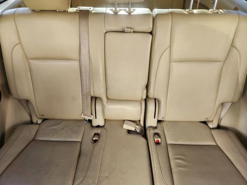 Used 2016 Toyota Highlander XLE image 15