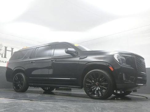 Used 2023 GMC Yukon XL Denali AWD/4WD image 2