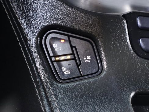 Used 2019 GMC Yukon XL SLT image 24