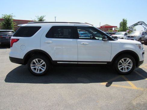 Used 2018 Ford Explorer XLT w/ Equipment Group 202A AWD/4WD image 7