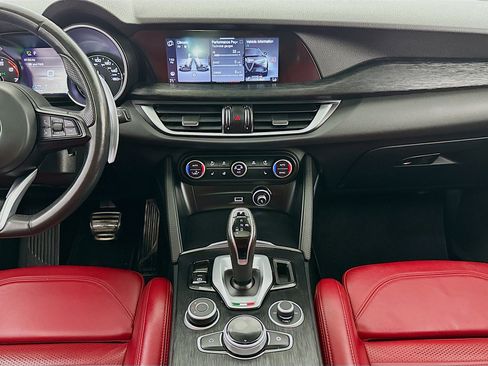 Used 2022 Alfa Romeo Stelvio Sprint image 11