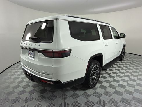 Used 2024 Jeep Wagoneer L Series II w/ Flexible Seating Group RWD image 9