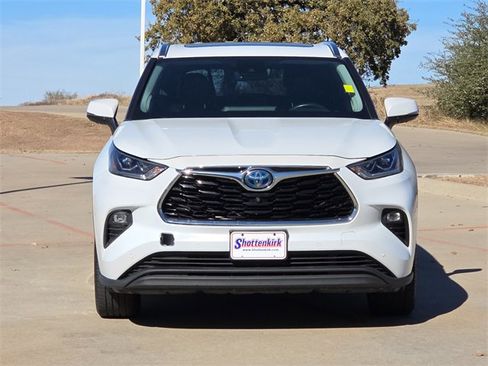 Used 2022 Toyota Highlander Limited image 2