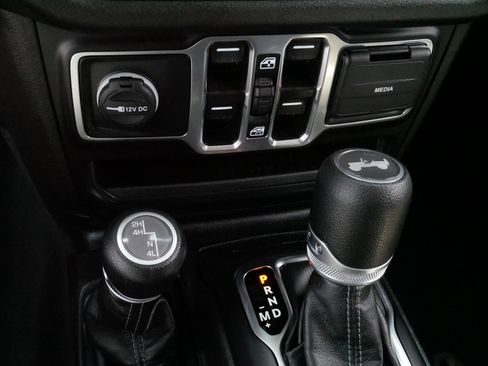 Used 2025 Jeep Wrangler Unlimited Sport AWD/4WD image 32