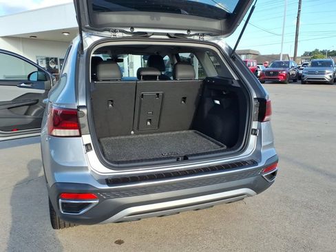 Certified 2024 Volkswagen Taos SE w/ Panoramic Sunroof Package AWD/4WD image 21