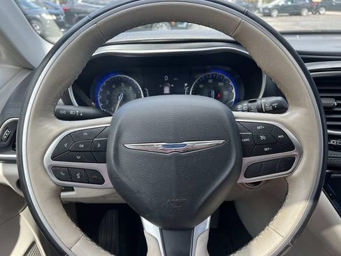 Used 2020 Chrysler Pacifica Limited FWD image 23