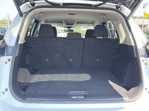 Used 2025 Nissan Rogue SV FWD image 30