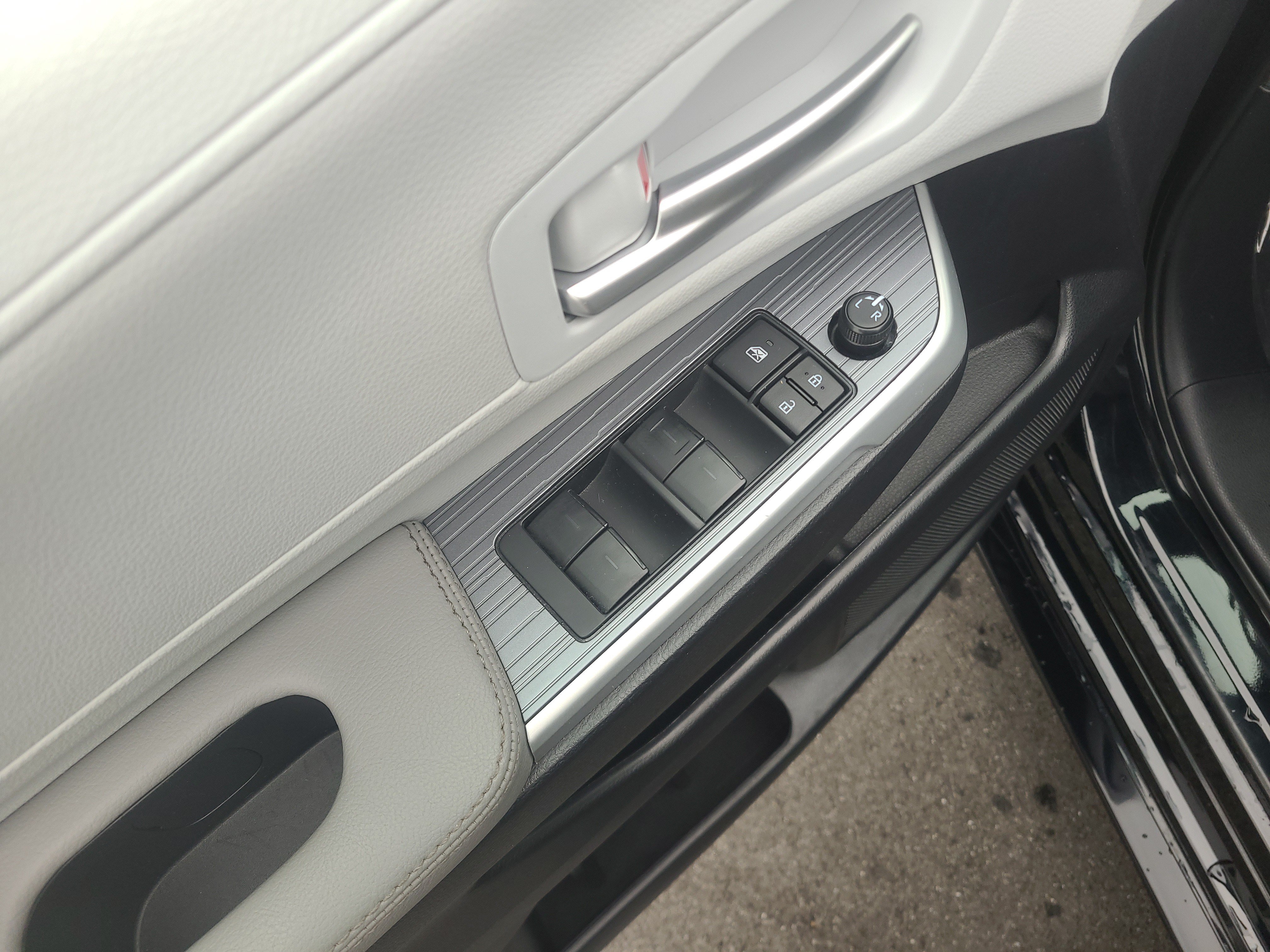 Certified 2026 Toyota Sienna XLE FWD image 13