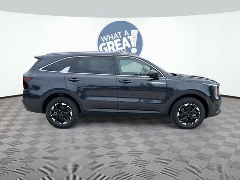 Certified 2025 Kia Sorento S AWD/4WD image 4