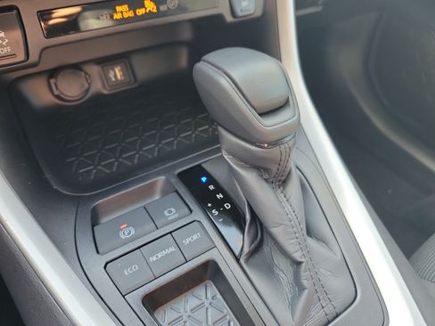 Certified 2025 Toyota RAV4 LE FWD image 27
