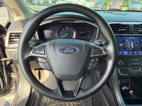 Used 2019 Ford Fusion SE FWD image 13