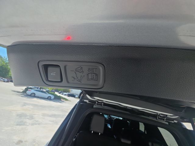 Used 2020 Ford Expedition XLT w/ Equipment Group 202A AWD/4WD image 26