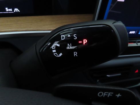 New 2026 Volkswagen Tiguan SEL R-Line image 16