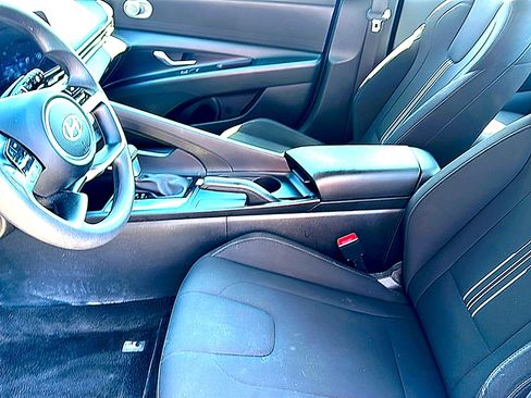 Used 2024 Hyundai Elantra SEL FWD image 13
