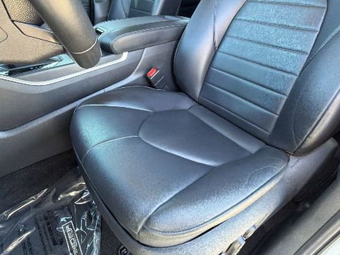 Used 2023 Toyota Highlander XLE image 19