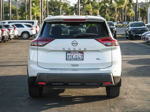 Used 2025 Nissan Rogue SL image 5