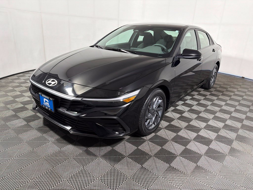 Used 2024 Hyundai Elantra SEL FWD image 4