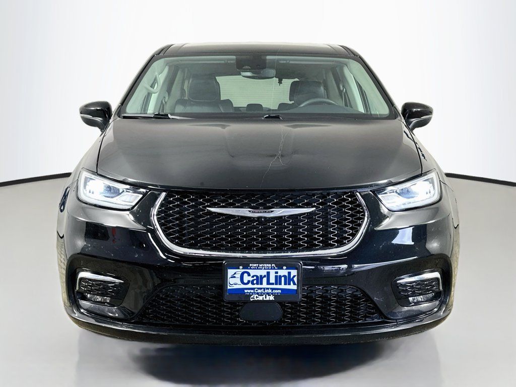 Used 2023 Chrysler Pacifica Touring-L FWD image 2