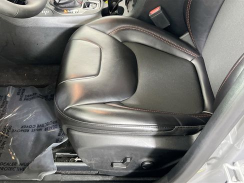 Used 2022 Jeep Cherokee Trailhawk image 18