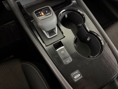 Used 2025 Nissan Rogue SV image 14