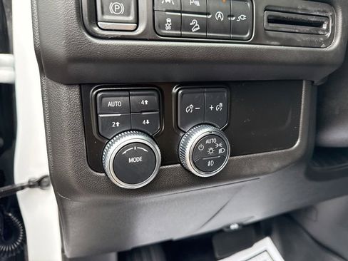 Used 2022 GMC Yukon AT4 AWD/4WD image 19