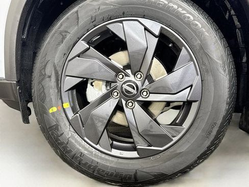 New 2026 Nissan Rogue SV w/ Cold Weather Package AWD/4WD image 9