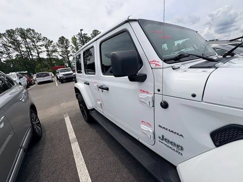 Used 2022 Jeep Wrangler Unlimited Sahara AWD/4WD image 11