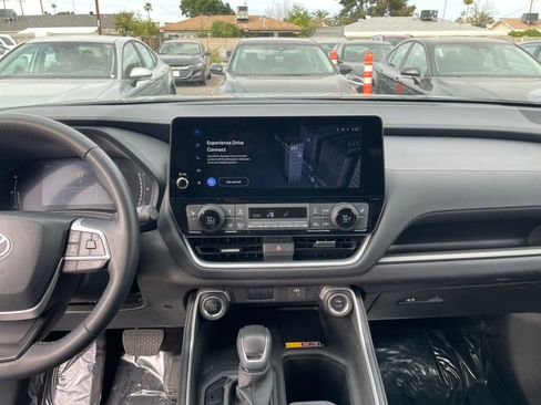 Used 2025 Toyota Grand Highlander FWD image 17