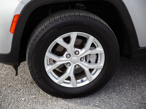 Used 2023 Jeep Grand Cherokee Limited image 10