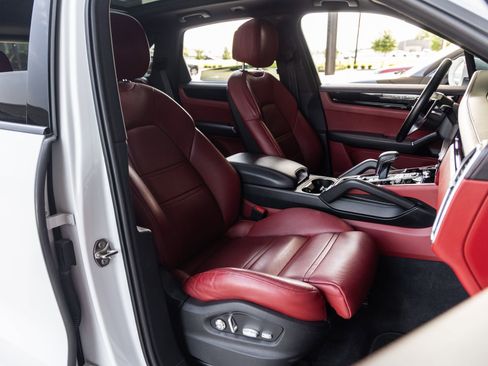 Certified 2020 Porsche Cayenne AWD/4WD image 42