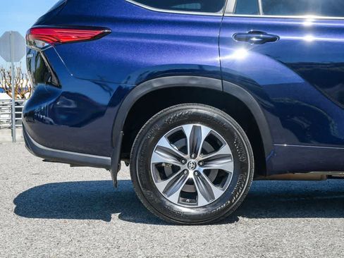 Used 2023 Toyota Highlander XLE image 10
