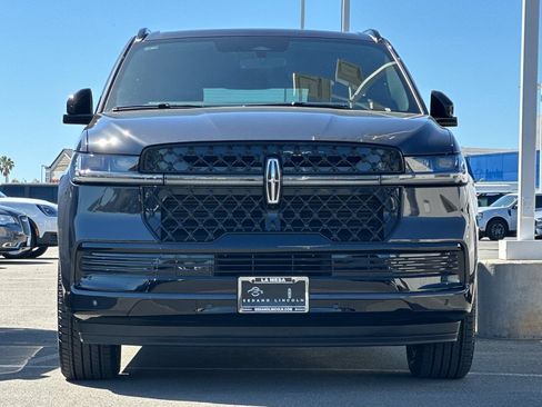 New 2026 Lincoln Navigator L Reserve w/ Jet Appearance Package AWD/4WD image 8