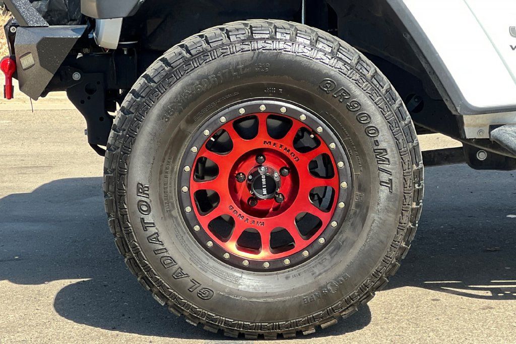Used 2018 Jeep Wrangler Unlimited Sahara AWD/4WD image 28