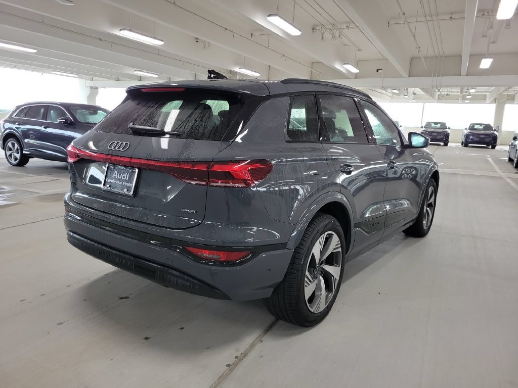 Used 2025 Audi Q6 e-tron Premium Plus w/ Premium Plus AWD/4WD image 8