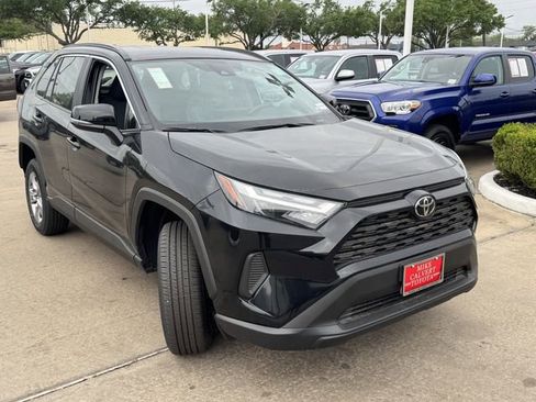 Used 2025 Toyota RAV4 XLE image 3