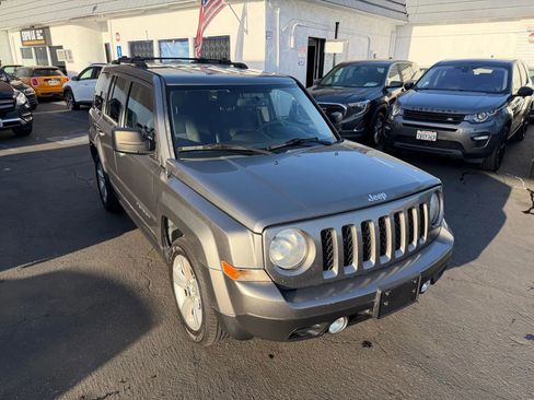 Used 2014 Jeep Patriot Latitude image 9