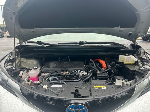 Used 2024 Toyota Sienna XSE AWD/4WD image 30