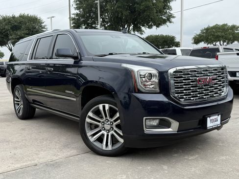 Used 2018 GMC Yukon XL Denali w/ Denali Ultimate Package AWD/4WD image 2