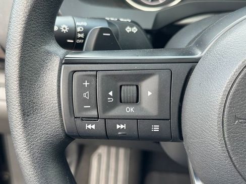 Used 2025 Nissan Pathfinder S image 25