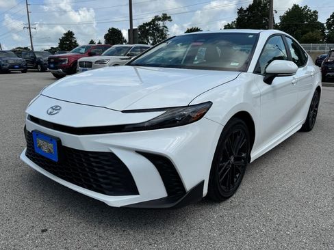 Used 2025 Toyota Camry SE AWD/4WD image 8